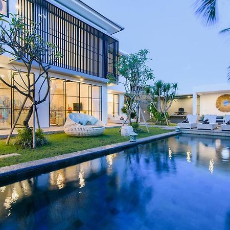Villa Como Close To Finns Beach Club Kuta Lombok Buitenkant foto
